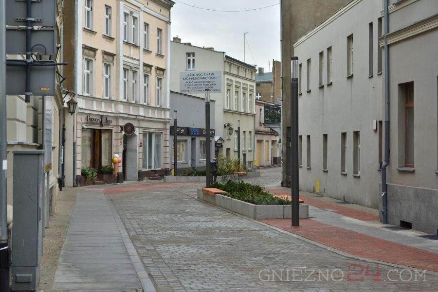 Rezydencja Marzec Gniezno Exterior foto